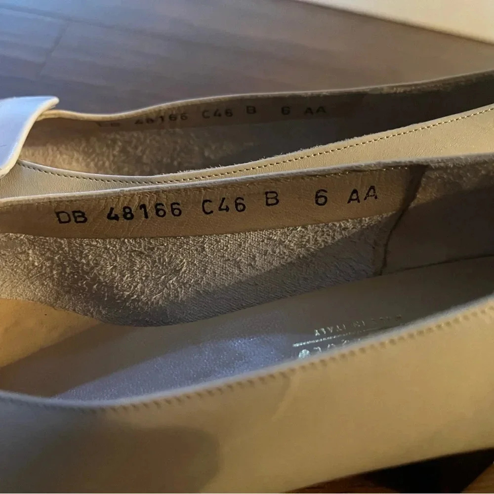 Salvatore Ferragamo Dress Shoes-Tan and white, low heel- Fancy Size 6 - Picture 6 of 13